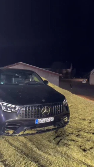 Die etwas andere Baumpflanzchallenge. Wir dachten uns, wir lockern das ganze ein wenig auf! 😄
Passend zum Abschluss der Maisernte hatten unsere Jungs eine Idee beim Feierabendbierle. 
Danke an den @mvummendorf für die Nominierung! Wir hoffen unsere Version geht bei Euch durch. 
@b.braunger 
@hartnagel.energie 
@nusser_neue_energie 
Ihr seid dran, 5 Tage Zeit um euch etwas ähnliches einfallen zu lassen, ansonsten freut sich der Kühlschrank im Aufenthaltsraum über eine neue Füllung 🍻
#baumpflanzchallenge #mais #teamoberlandservicegmbh