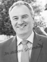 Auch wir trauern um den Eberhardzeller Bürgermeister Guntram Grabherr.
Bereits vor 20 Jahren durften wir gemeinsam mit ihm als Kämmerer die Nahwärmeversorgung in Eberhardzell auf den Weg bringen. Die Zusammenarbeit war stets von Vertrauen, Kompetenz und gegenseitiger Wertschätzung geprägt. Besonders in Erinnerung bleibt uns seine menschliche, offene und angenehme Art.
Unsere Gedanken sind bei seiner Familie, seinen Angehörigen und Freunden sowie bei den weiteren Beteiligten des Unfalls. Ebenso gilt unser Dank und Mitgefühl allen Einsatz- und Rettungskräften.
Ruhe in Frieden. 🕊️
#RIP #Eberhardzell #Trauer #InGedenken