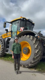 Der gelbe Blitz zum Test bei uns auf dem Busenberg. Was meint ihr zu dem Schlepper? Schreibt es uns in die Kommentare! 
#jcb #fastrac #komfort #landwirtschaft #teamoberlandservicegmbh